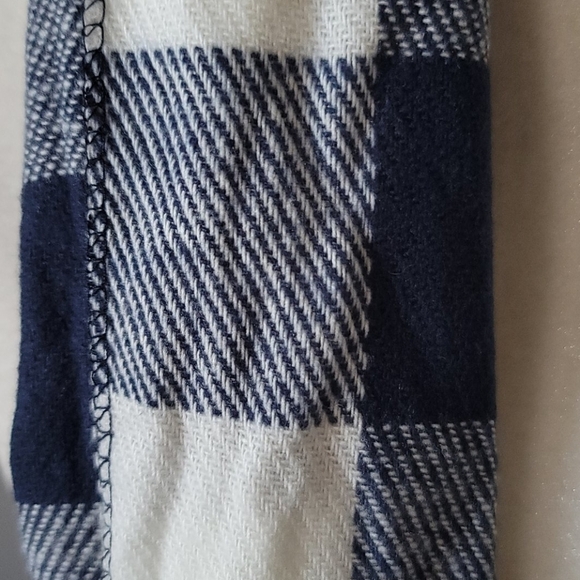 Blue buffalo check scarf & navy pom pom hat - Picture 3 of 4